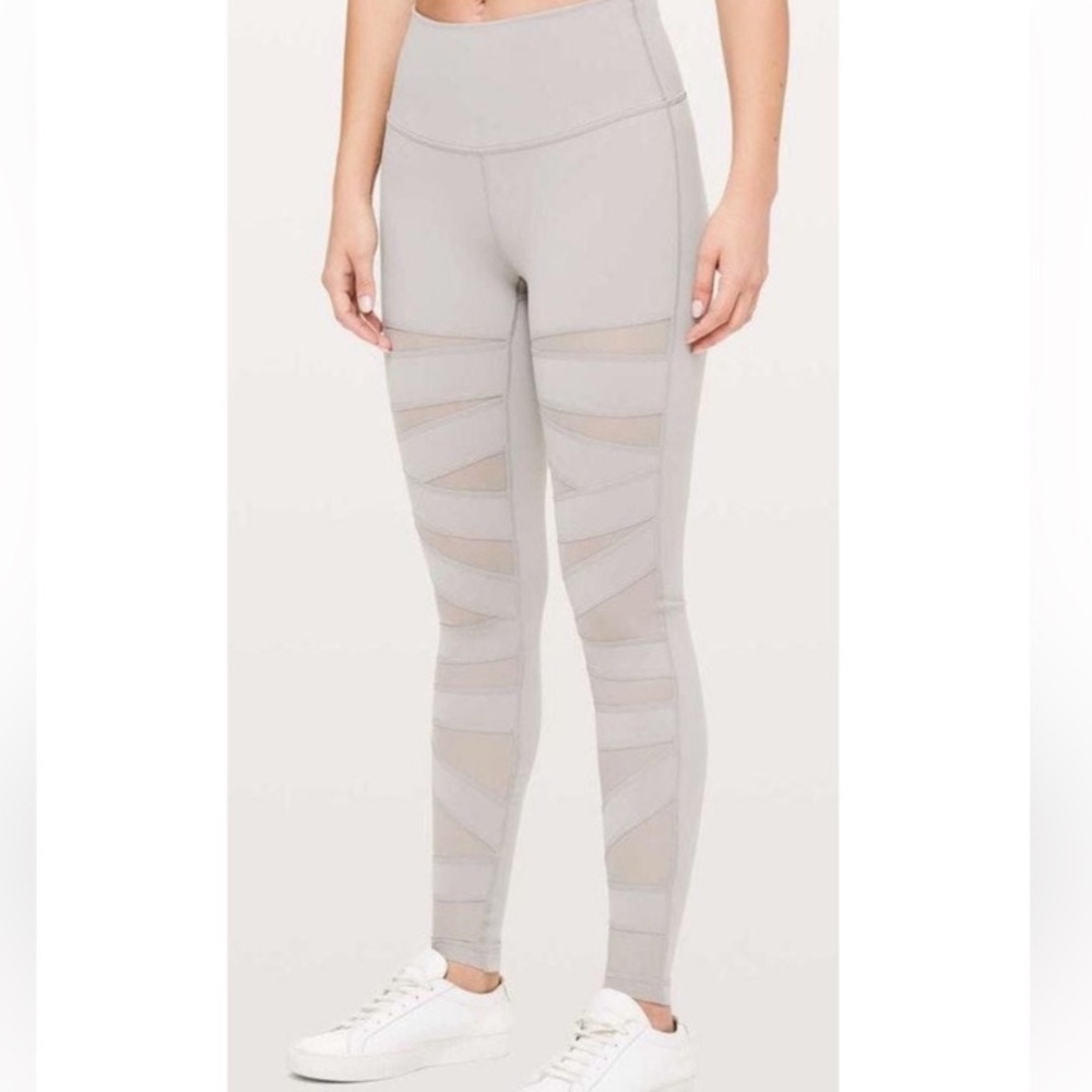 Lululemon wonder under tech mesh like new! Size 6